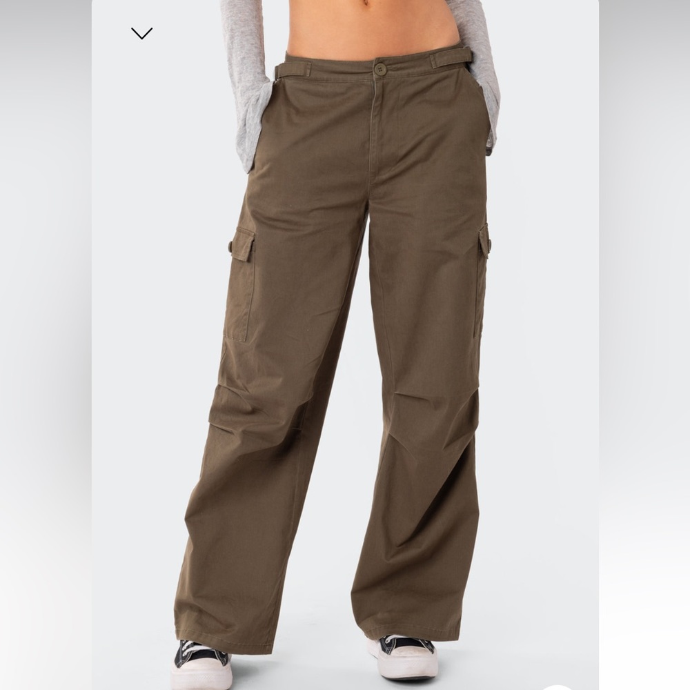 Low rise cargos